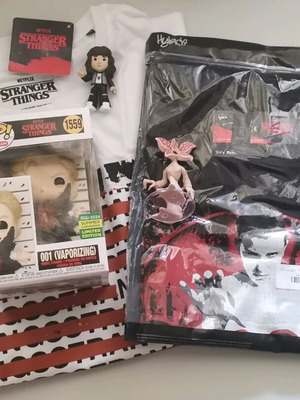 Πακέτο Stranger Things με 2 XL T-shirts και συλλεκτικά Funko Pop!