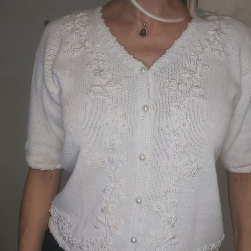 Sellecca women's white blouse like new with pearl buttons and embroidered designs size M
