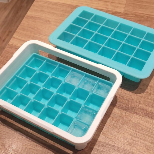 Silicone ice cube trays with 48 compartments, like new