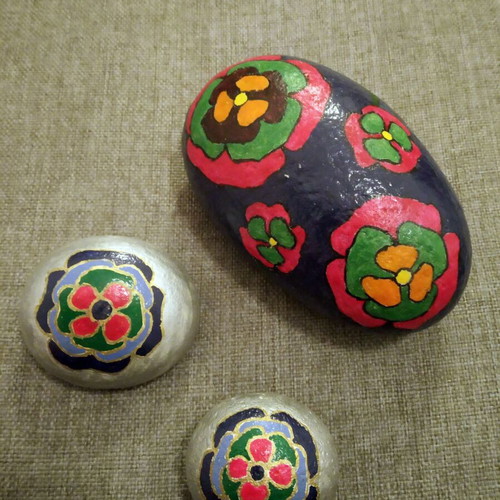 Set of 3 handmade painted stones new