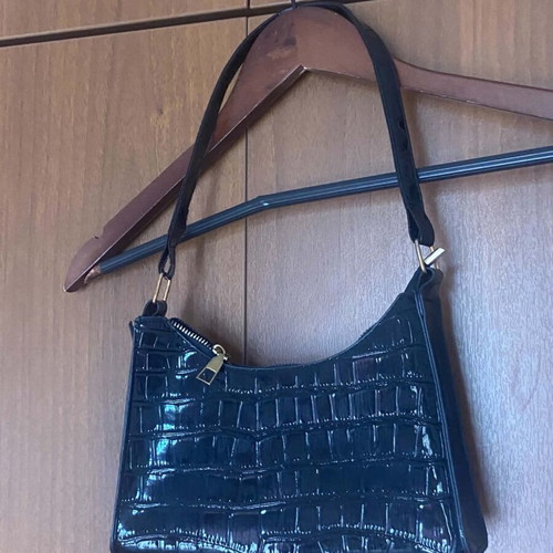 Casual Attitude shoulder bag like new, black with crocodile texture