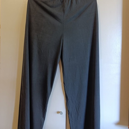 Black women's pants new with elastic waist, sizes M and L