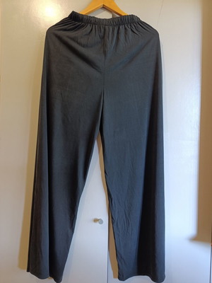Black women's pants new with elastic waist, sizes M and L