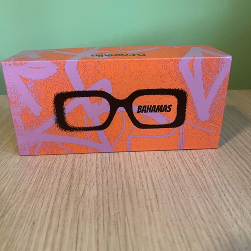 D.Franklin cream sunglasses like new with cases and accessories