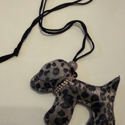 Necklace with dog pendant like new
