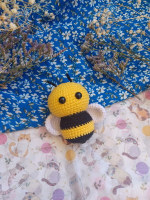 Mini Bee Amigurumi handmade, 7.5 cm, acrylic-cotton yarn