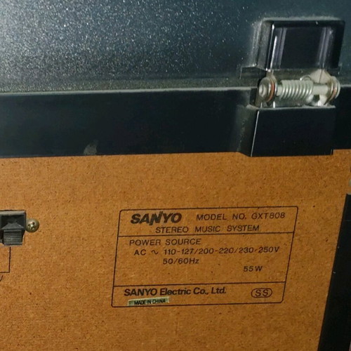 Sanyo stereo system used with original speakers