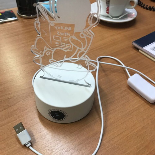 Illuminated table gadget like new with astronaut and USB