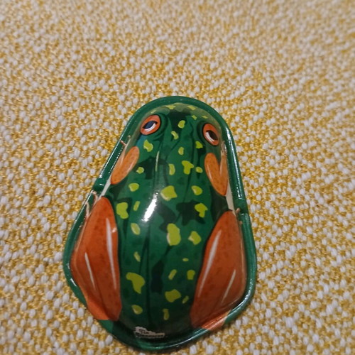 Frog toy with tin sound new children's toy