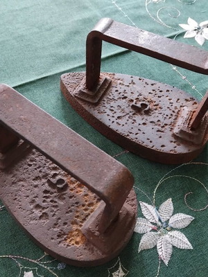 Две чугунени ютии употребявани, от преди 80 години