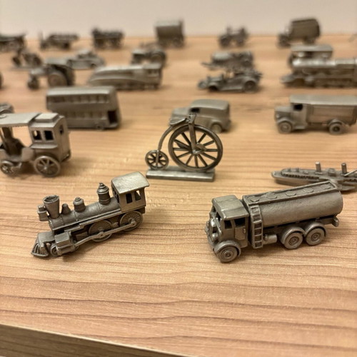 Collectible miniature collection used, 50 pieces, Travels to Yesterday