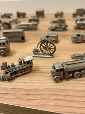 Collectible miniature collection used, 50 pieces, Travels to Yesterday