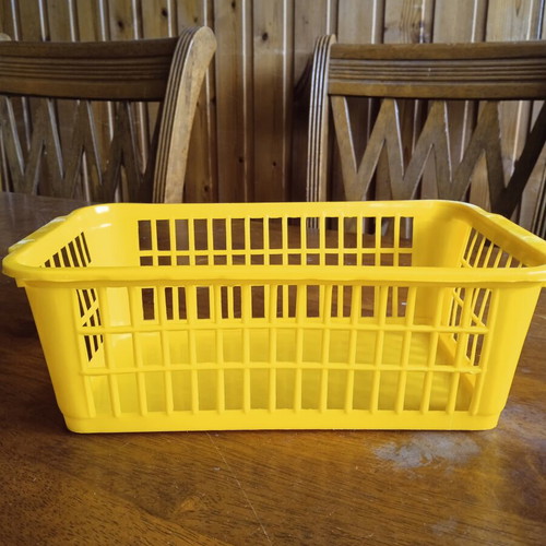 Plastic rectangular basket like new, 27.5x16.5x9.5 cm