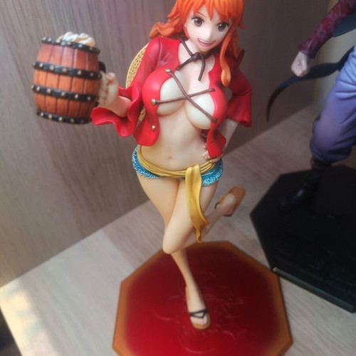 Nami Mugiwara ver 2 figure like new, limited edition 10th anniversary
