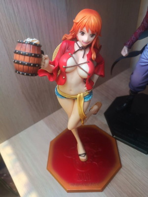 Nami Mugiwara ver 2 figure like new, limited edition 10th anniversary