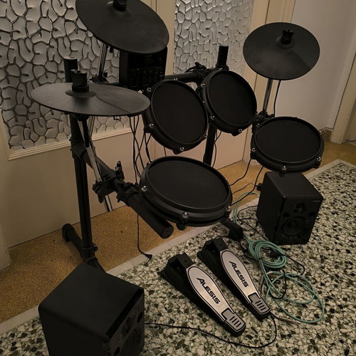 Alesis Turbo Mesh Kit electronic drums with Elevate-5-MKII powered studio speakers used
