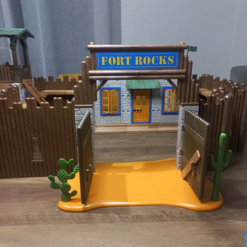 Playmobil Western Fort Rocks 70944 new, complete building