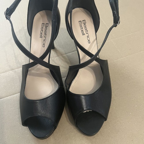 Beatrice Estell black sandals size 39 like new, 8.5cm heel