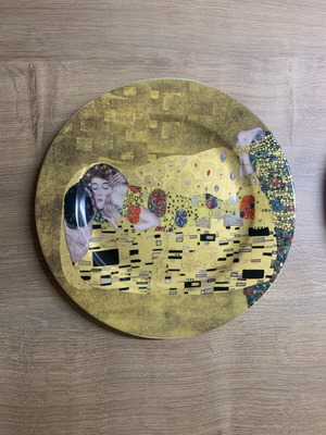 Gustav Klimt The Kiss porcelain dessert plates set of 2 new