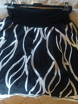 Flared cotton skirt M/L black and white, like new, elastic waistband
