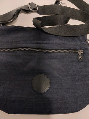 Kipling crossbody bag like new, dark blue, 4 compartments