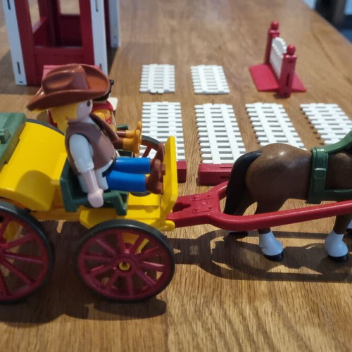 Playmobil carriage like new with small fence break