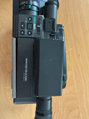 Sony CCD-V30E Video Camera Vintage Video 8 with Accessories