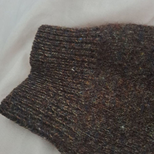 Fair Isle knit men's pullover with gift hat, like new, size M-L, brown