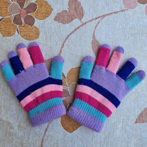 Children's gloves like new, multicolor