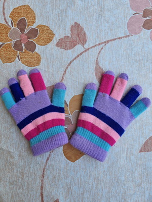 Children's gloves like new, multicolor
