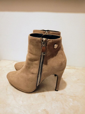 Fullah Sugah beige suede ankle boots like new, 10.5 cm heel