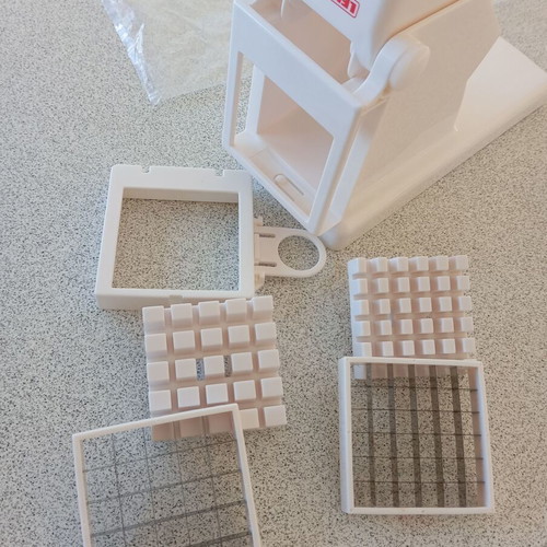 Leifheit vegetable cutter like new with non-slip base