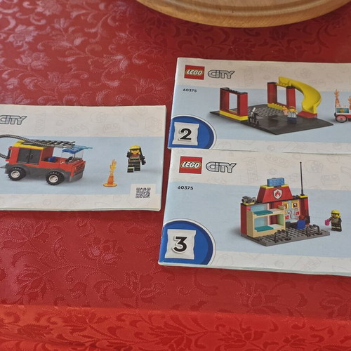 LEGO City Fire Station and Fire Truck set used, 153 pieces