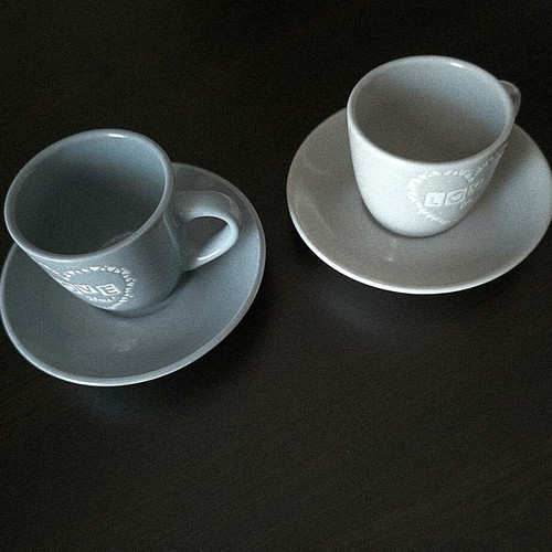 Ceramic espresso cup set used, 2 cups with saucers