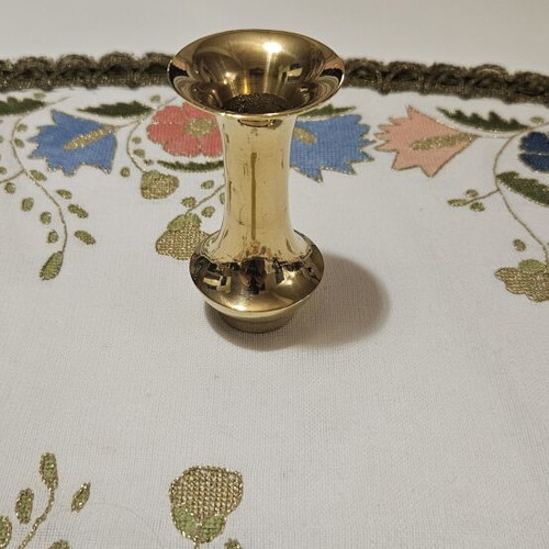 Mini brass candlestick for thin candles