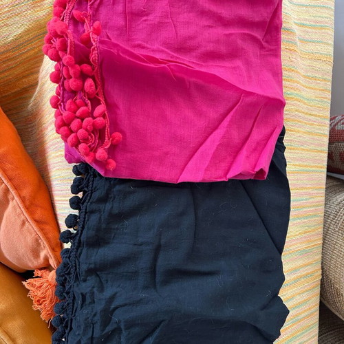 Scarves and pareos like new from various brands including H&M and Accessorize