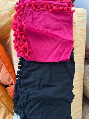 Scarves and pareos like new from various brands including H&M and Accessorize
