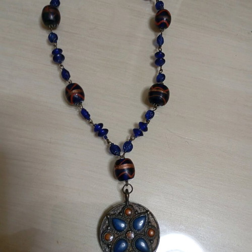 Necklace with semi-precious beads like new, blue