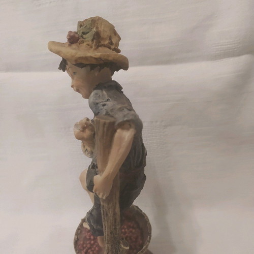 Decorative figures like new, Italian porcelain with wooden base
