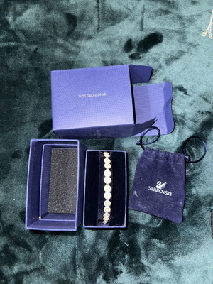 Swarovski bracelet new full set with box and receipt