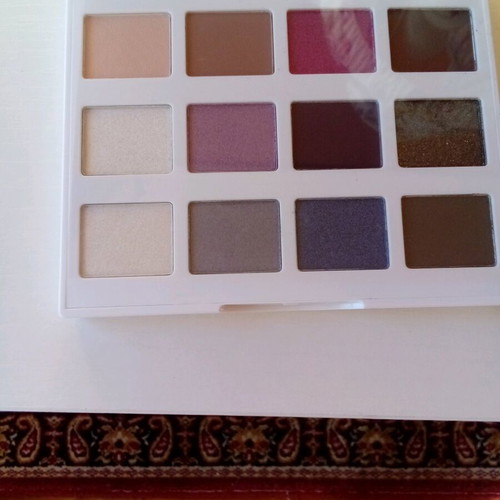 Bh cosmetics eyeshadow palette with 12 shades new