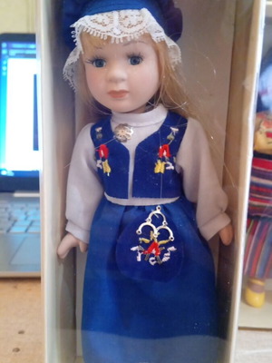 Dolls of the World like new