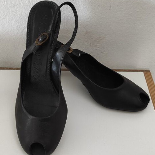 Hispanitas leather sandals size 38 like new, black