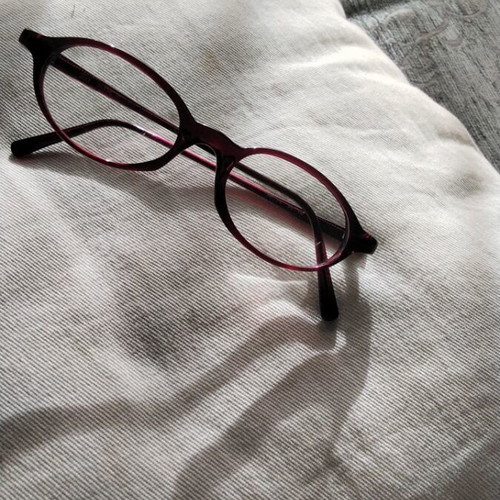 Vintage Italian Oval Eyeglass Frame like new, thin narrow bordeaux