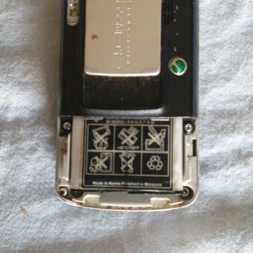 Sony Ericsson mobile phone used, missing back cover