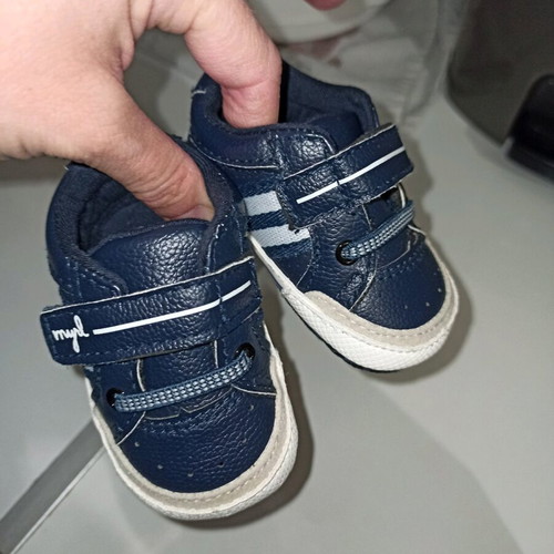 Baby shoes size 16 like new