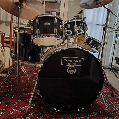 Complete Drum Set new, 9-ply poplar wood, dark black