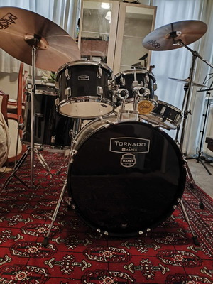 Complete Drum Set new, 9-ply poplar wood, dark black