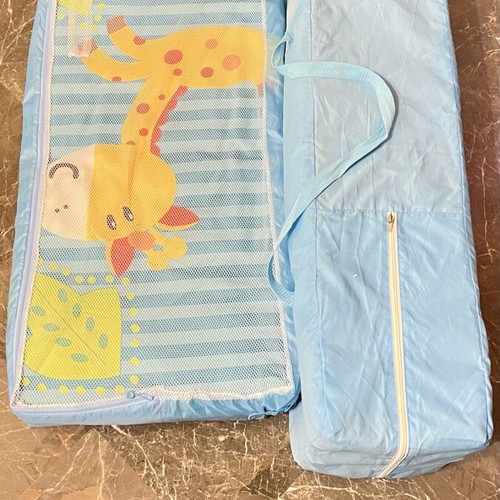 Lionelli Playpen like new with extra Hauck mattress