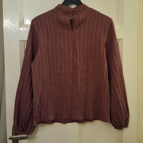 Shein blouse new, sapio milo color with embossed and puffed sleeves